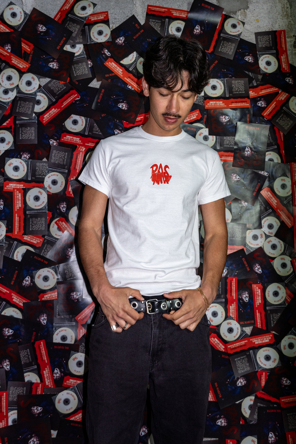 t-shirt blanc sérigraphie rouge
