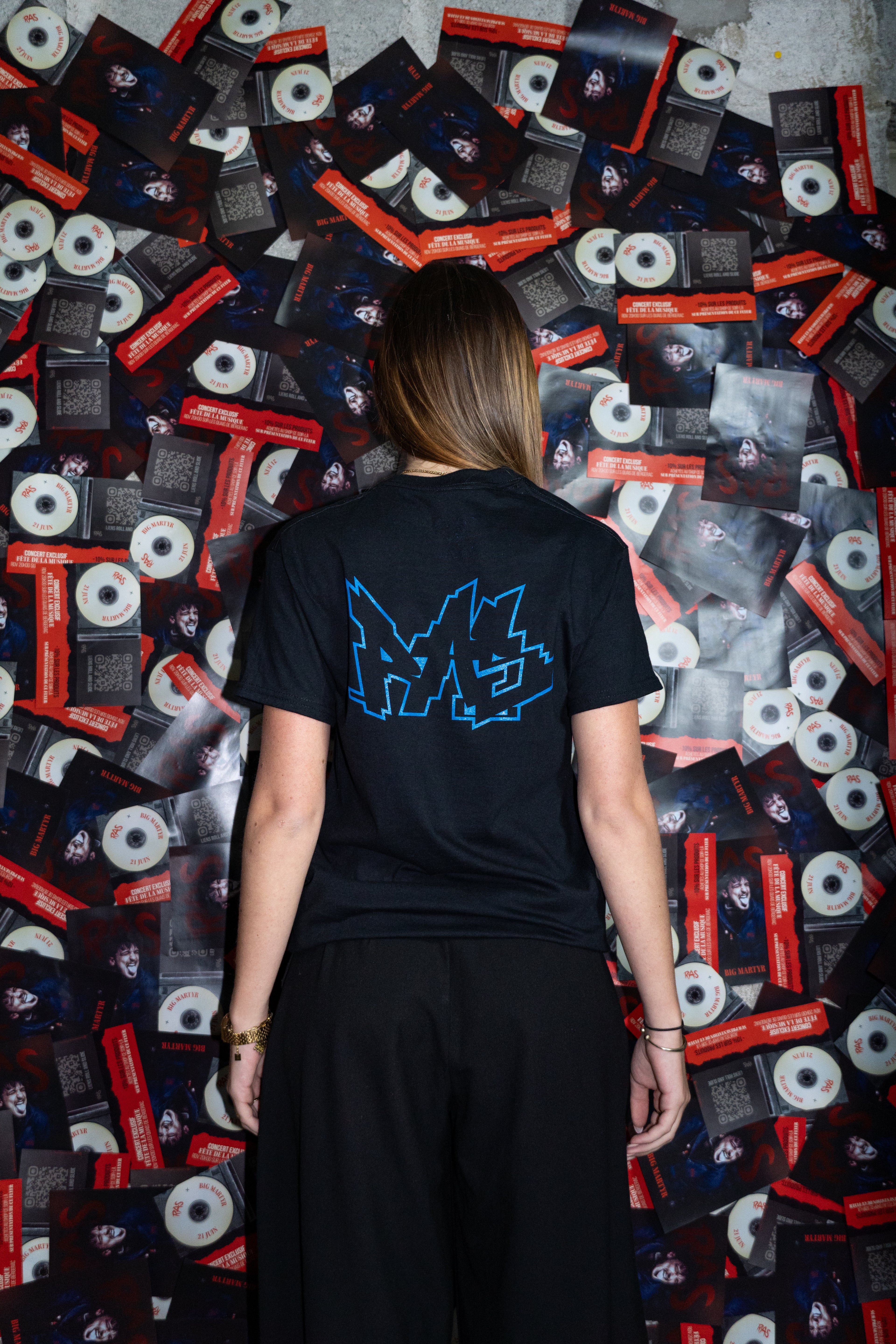 T-shirt noir sérigraphie bleu