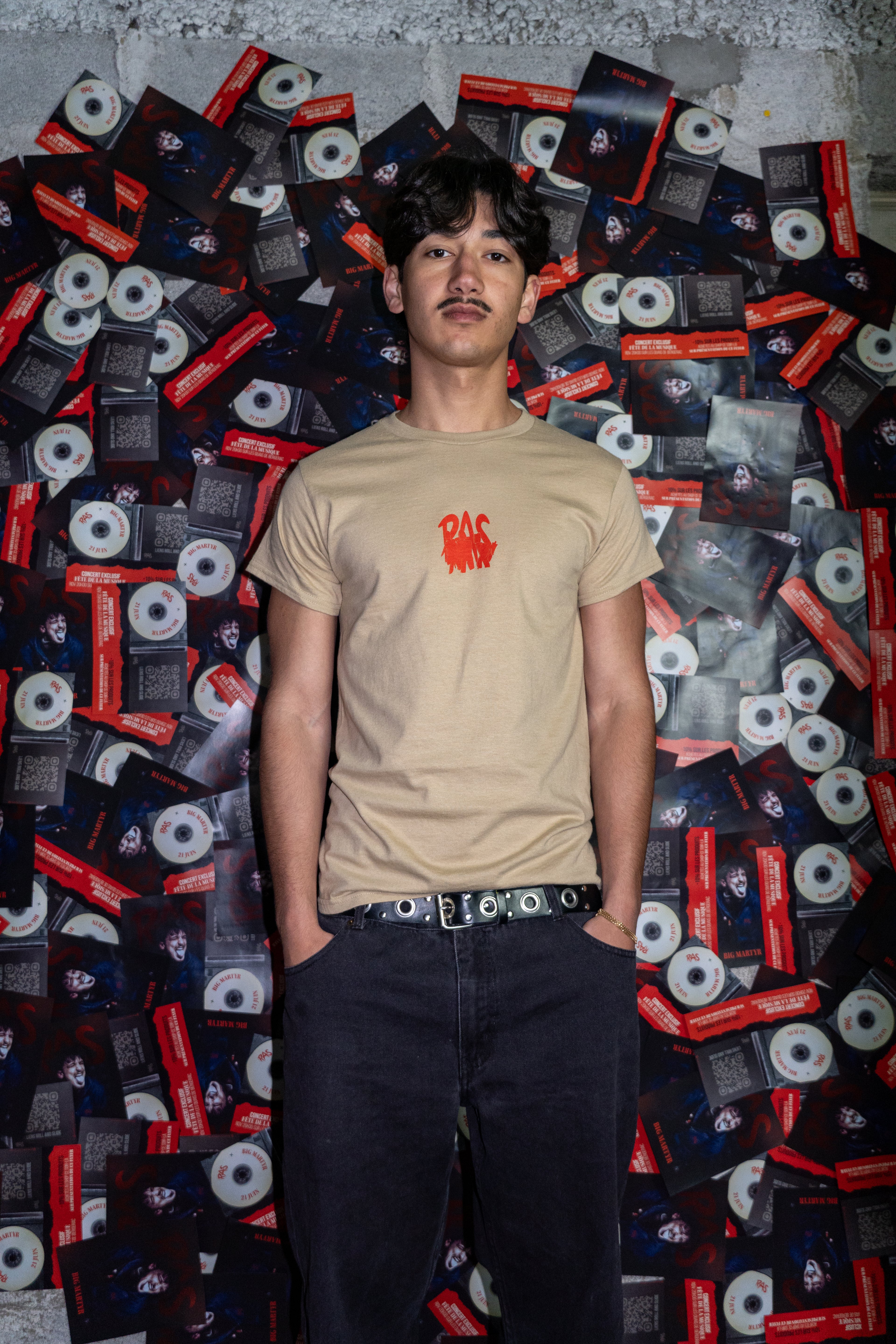 t-shirt marron clair sérigraphie rouge
