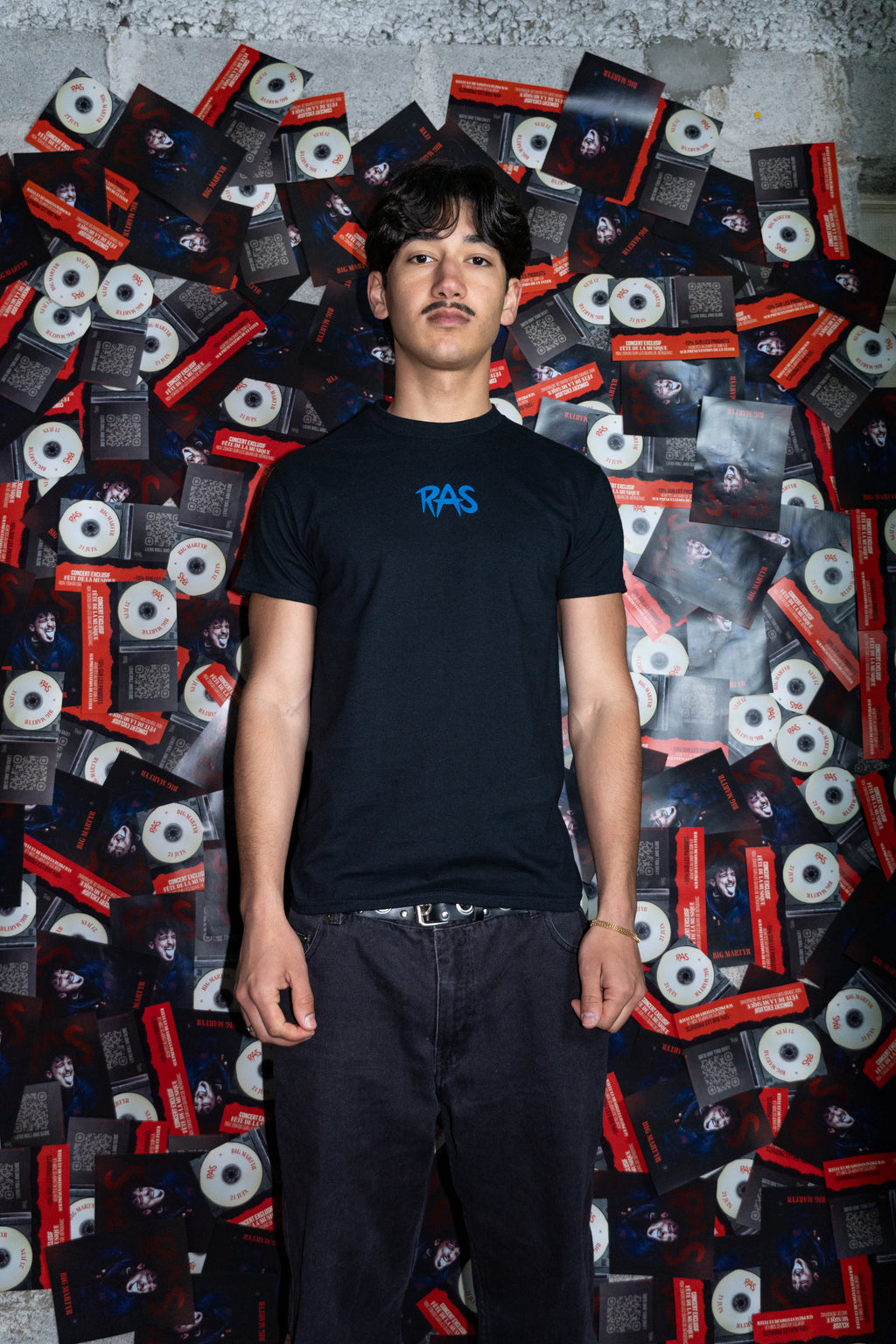 T-shirt noir sérigraphie bleu