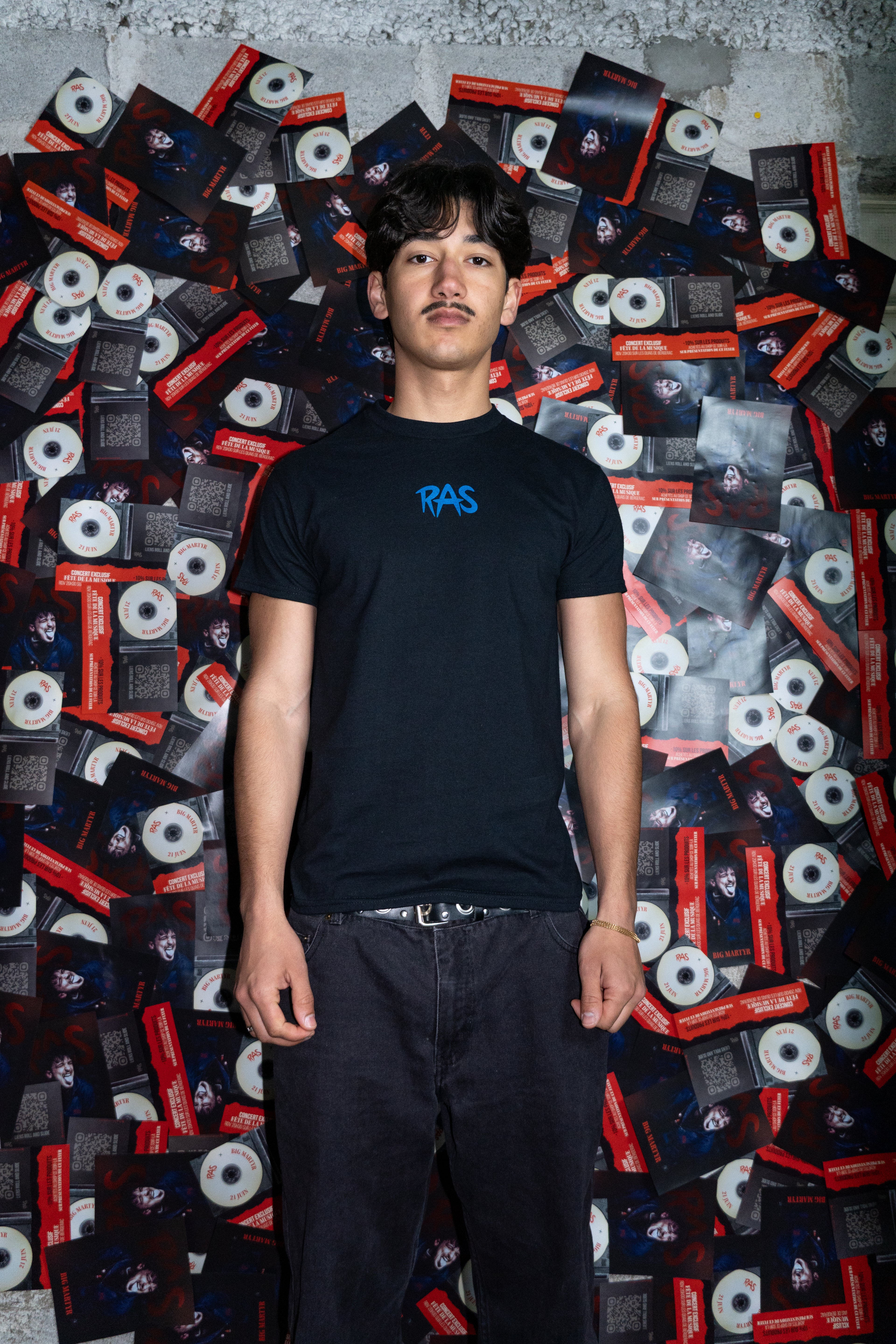 T-shirt noir sérigraphie bleu