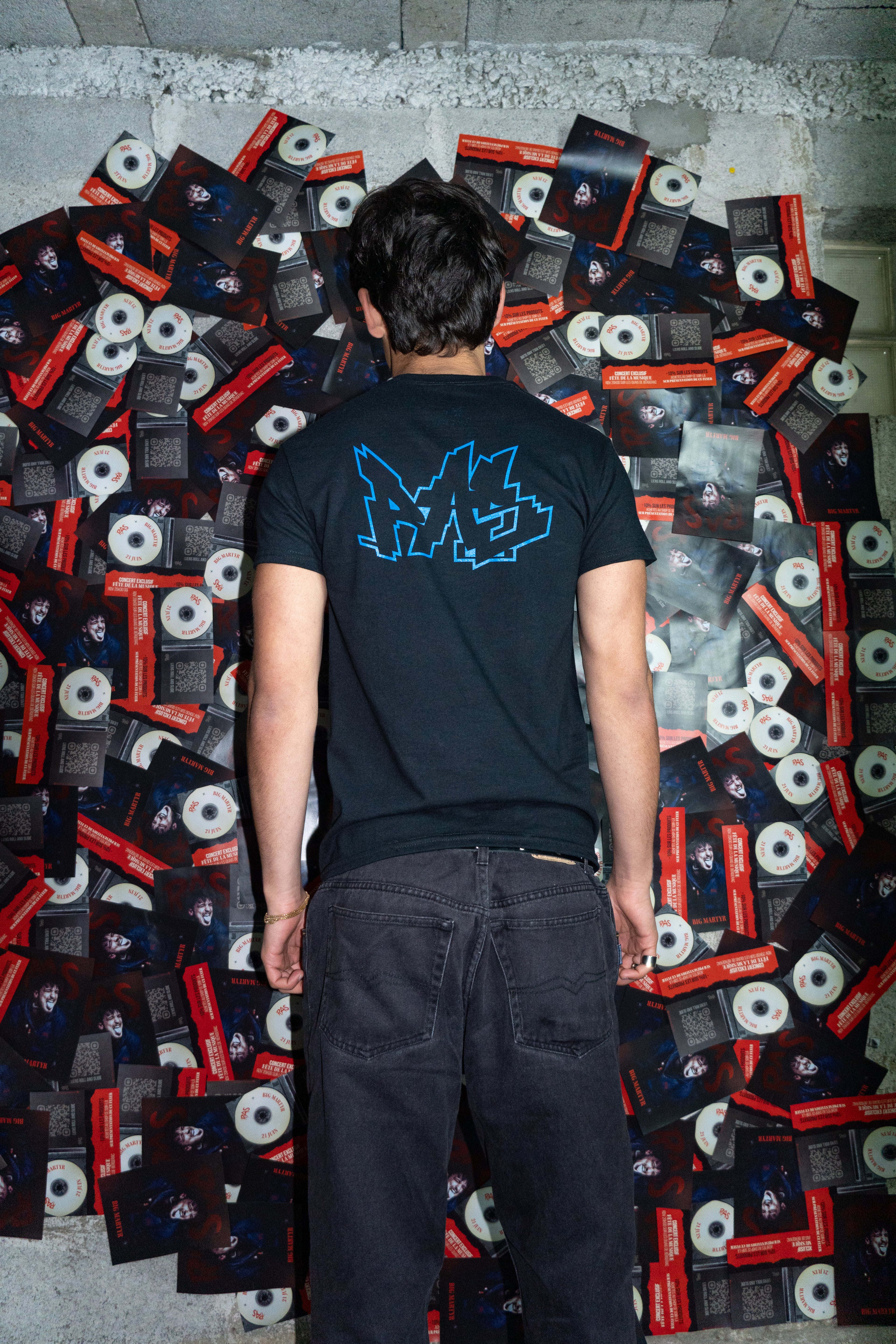T-shirt noir sérigraphie bleu